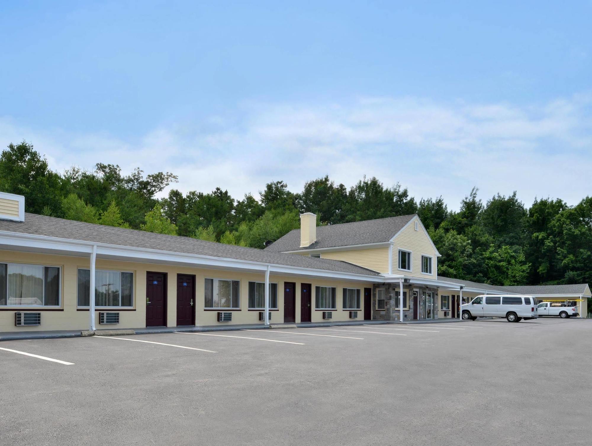 Americas Best Value Inn Providence-North Scituate Εξωτερικό φωτογραφία
